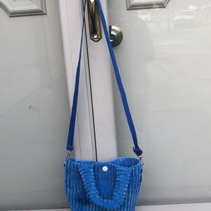 Ribbed Chenille Convertible Crossbody Handbag (Sky Blue)